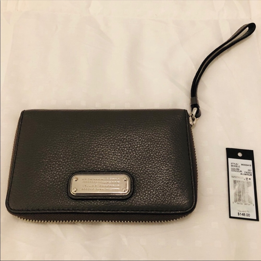 Marc Jacobs Classic W Zip Around Wallet Wristlet
